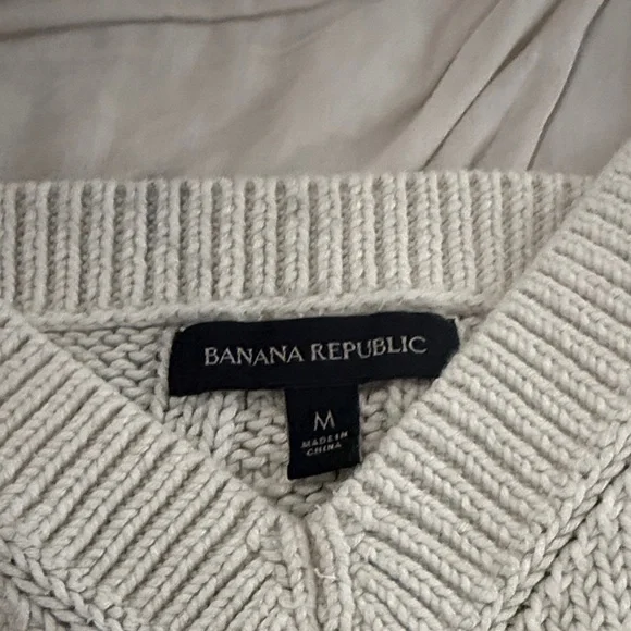 Banana Republic Women's Cable Knit Sweater Medium - Picture 2 of 4